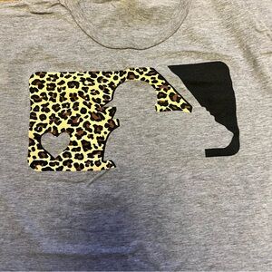 baseball Love Gray T-shirt women’s Medium Cheetah Leopard MLB Soft Fan Cotton